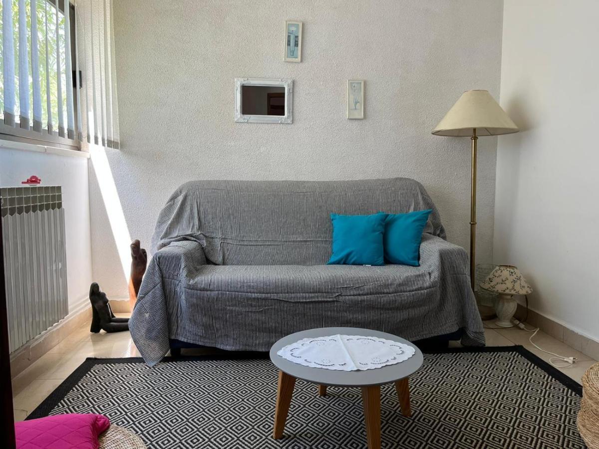 Apartment With Swimming Pool Jelsa  Exterior foto