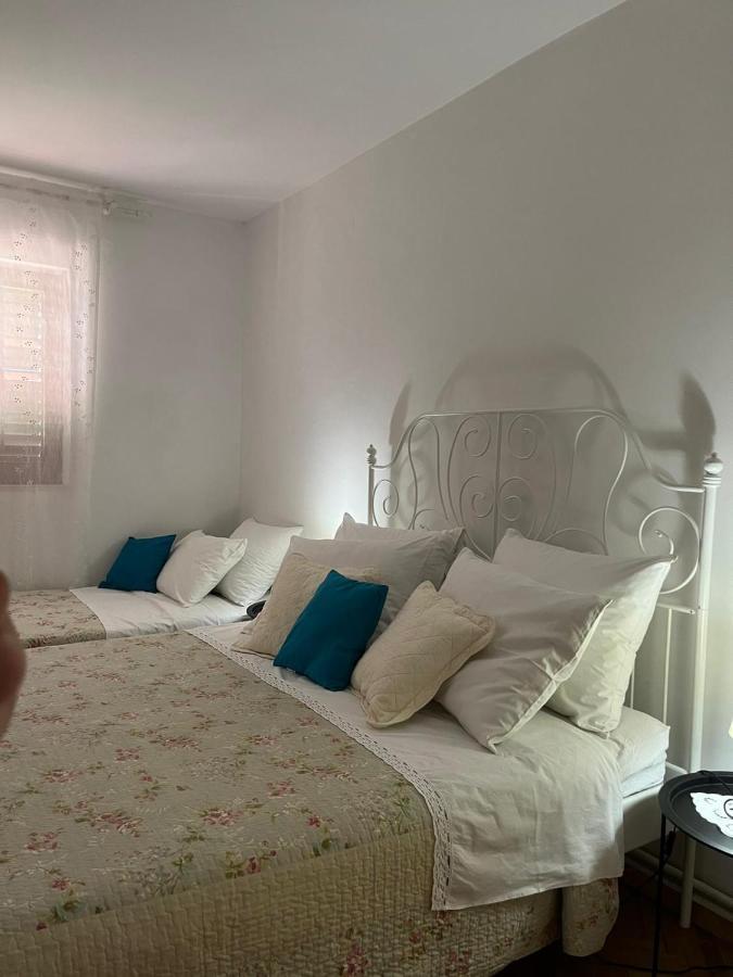 Apartment With Swimming Pool Jelsa  Exterior foto