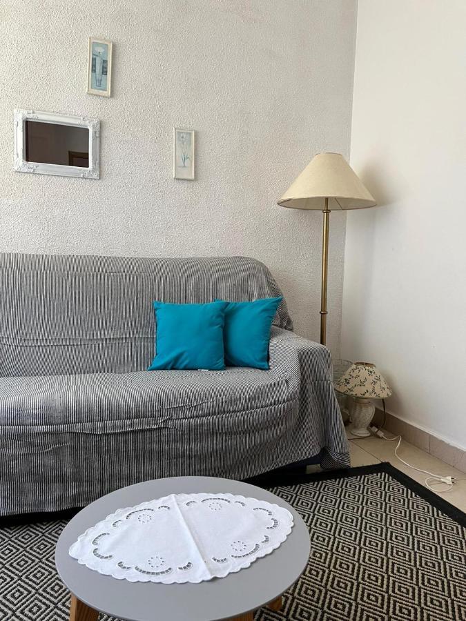 Apartment With Swimming Pool Jelsa  Exterior foto