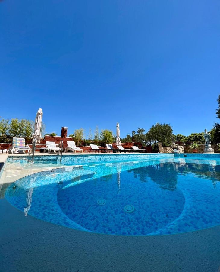 Apartment With Swimming Pool Jelsa  Exterior foto