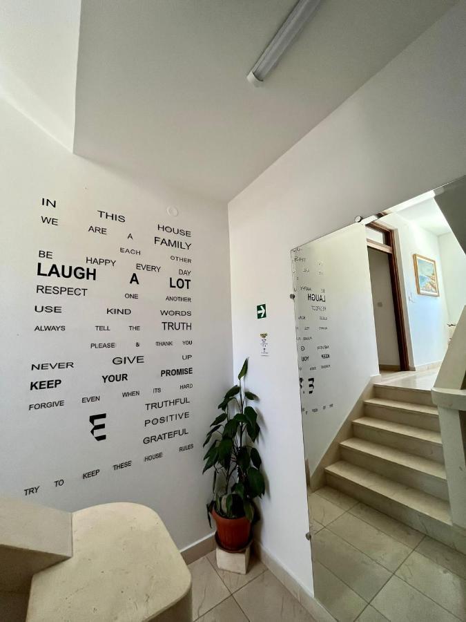 Apartment With Swimming Pool Jelsa  Exterior foto