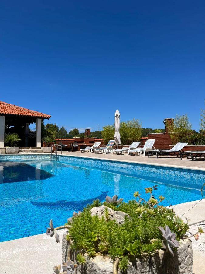 Apartment With Swimming Pool Jelsa  Exterior foto
