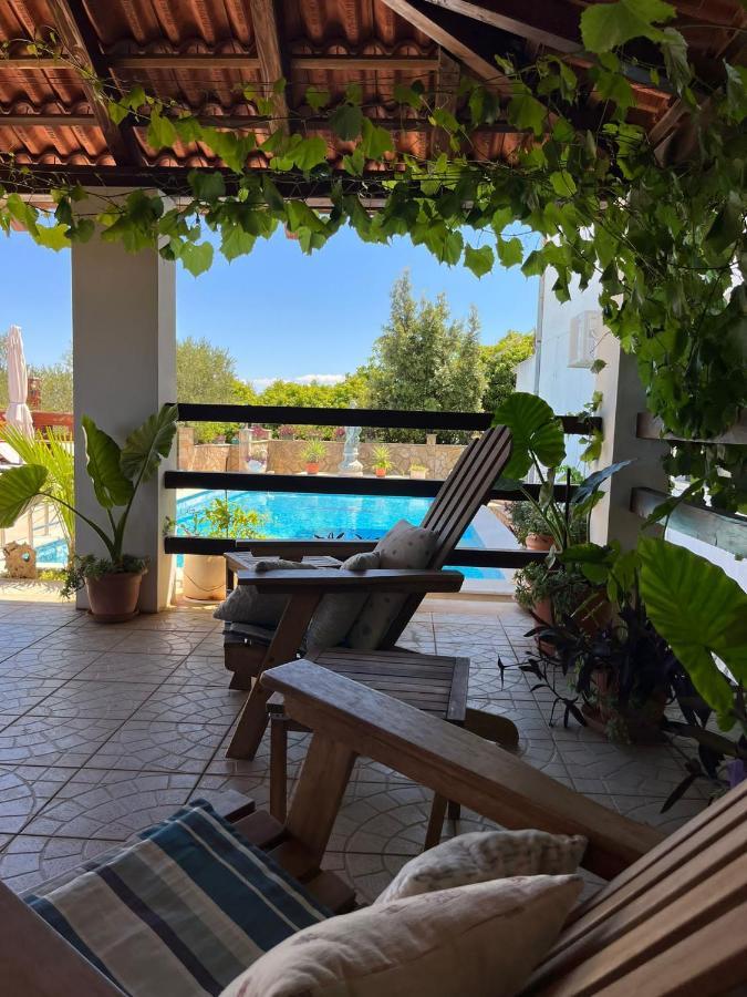 Apartment With Swimming Pool Jelsa  Exterior foto
